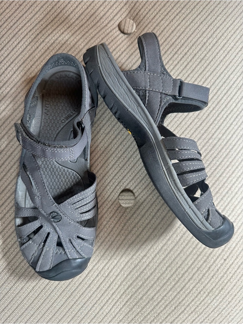 KEEN Rose Sandal Charcoal Grey Water Hiking Trail Sandals Womens Size 8.5